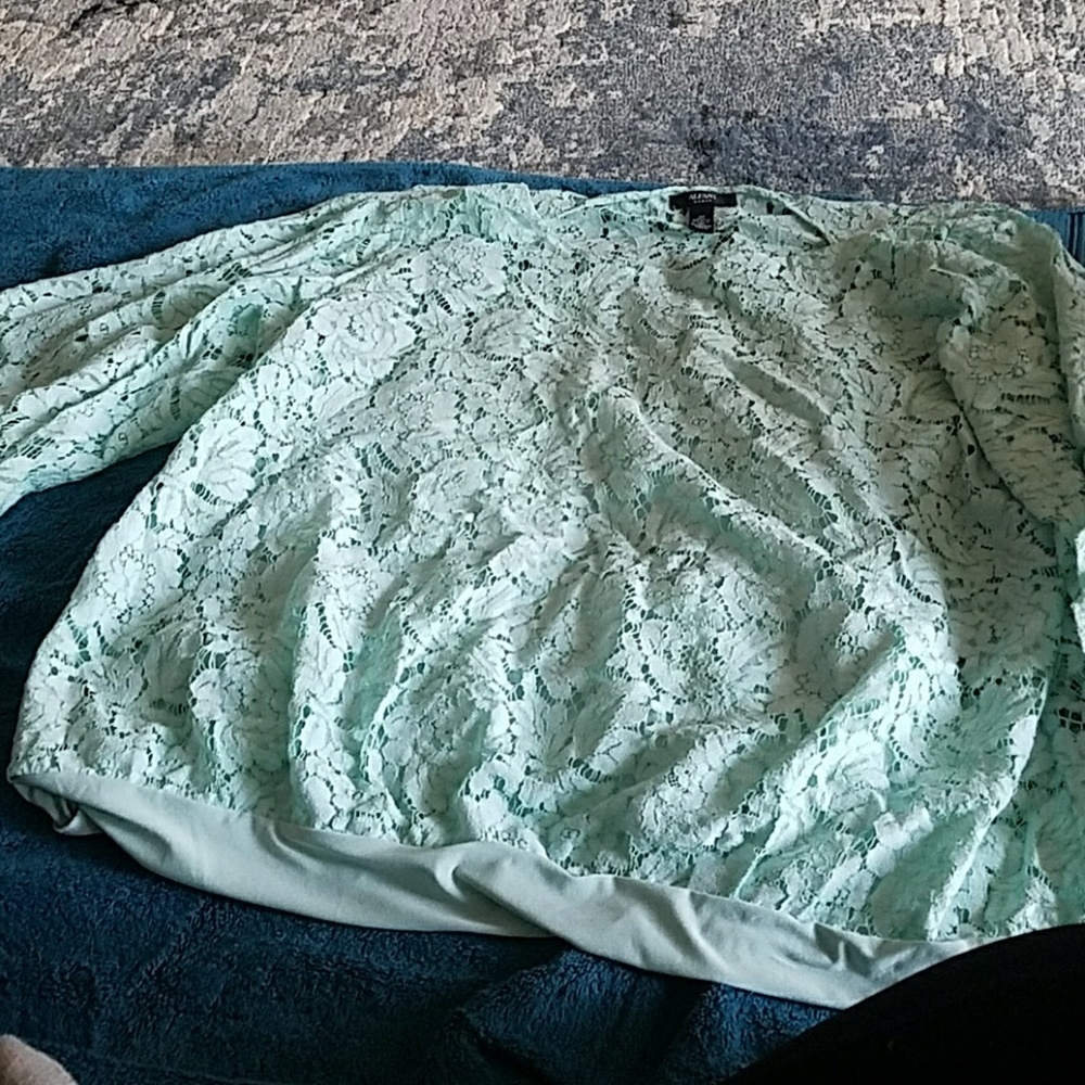 Mint green soring/office top